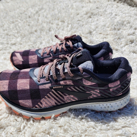 Brooks Ghost 12  Womens 10 black Coral Buffalo Plaid Flannel Sneakers Li… - Picture 3 of 10